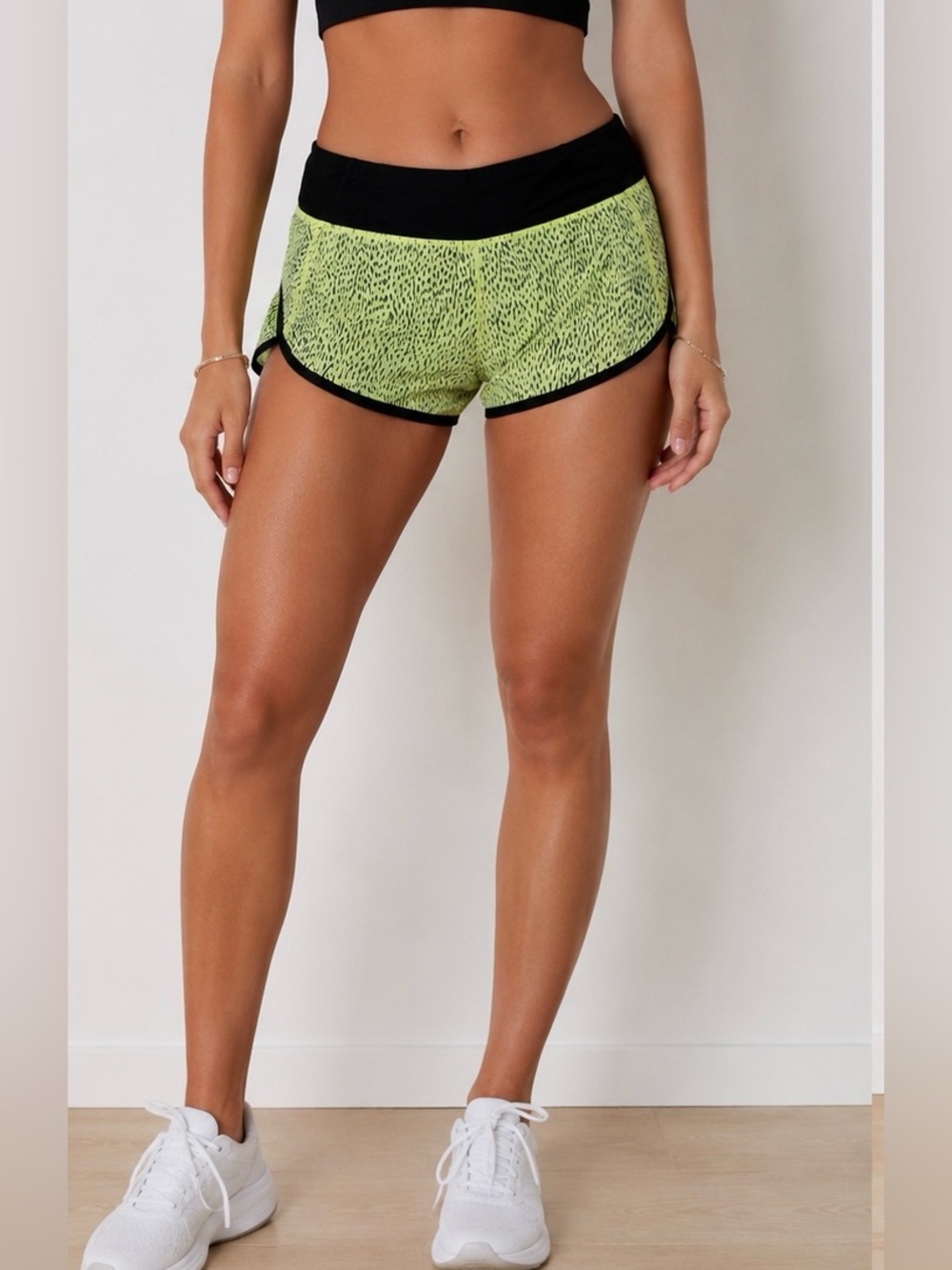Lululemon Speed Shorts Dottie Dash Yellow Black Size 6
